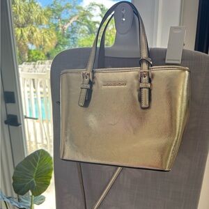Michael Kors Jet Set Travel Extra-Small Metallic Top-Zip Tote Bag in Gold ✨